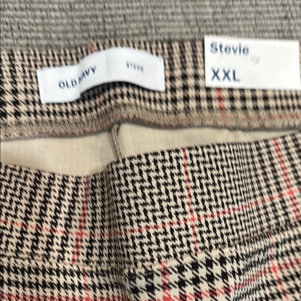 Old Navy Plaid Pants XXL in Black and Red